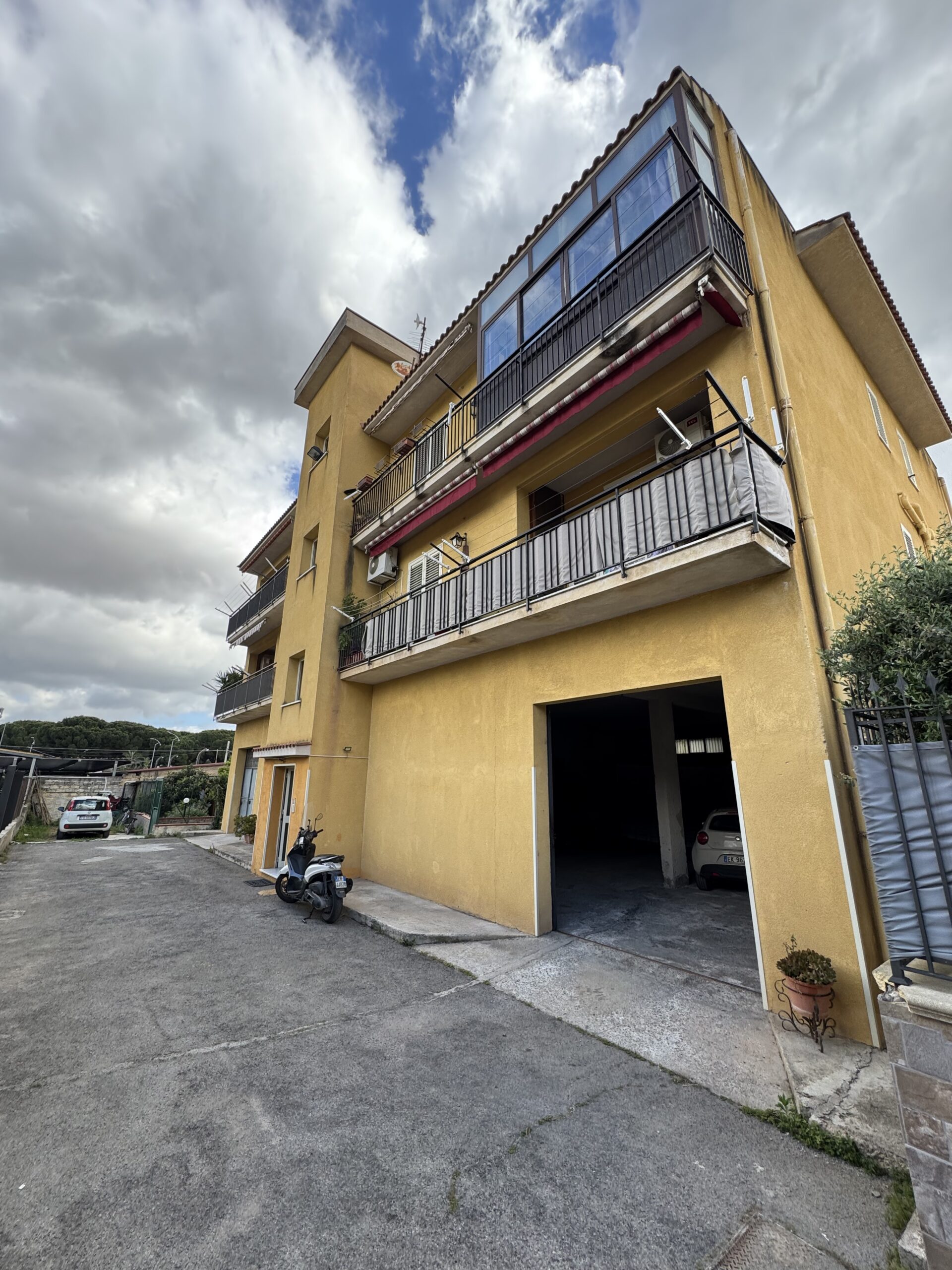 Ampio 4 vani con terrazzo e magazzino di pertinenza – Via Nicolò Azoti 45, Palermo (Zona Bonagia)